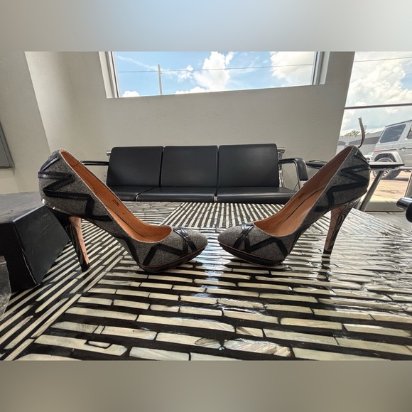 Authentic L.A.M.B. Women's Gray Peep Toe Heels-Retails $295 - Picture 4 of 9